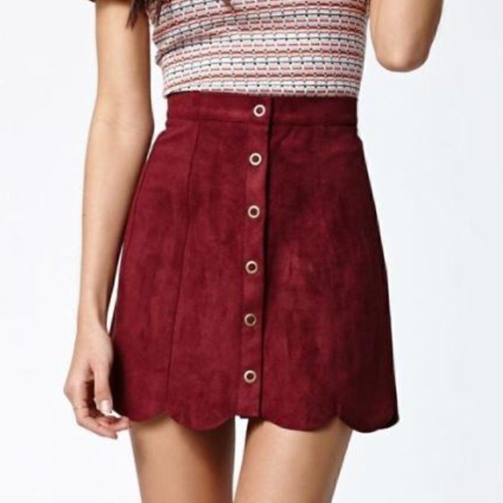 KENDALL & KYLIE Faux Suede Scallop Hem Skirt Size Medium - Burgundy Wine